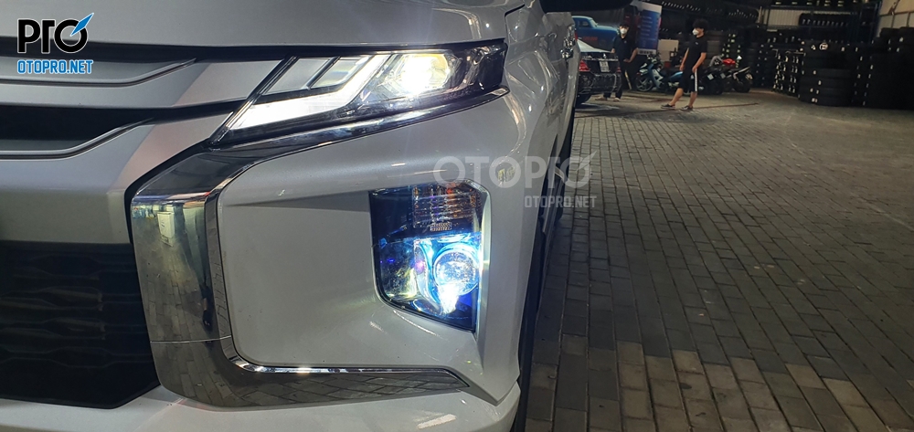 Độ đèn Mitsubishi Triton 2021 với đèn bi LED Domax X-LED Pro