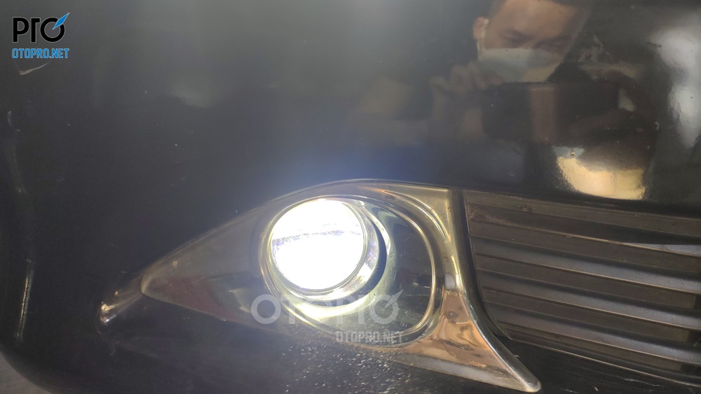 Độ đèn gầm Toyota Camry 2014 với bi gầm X-Light F10