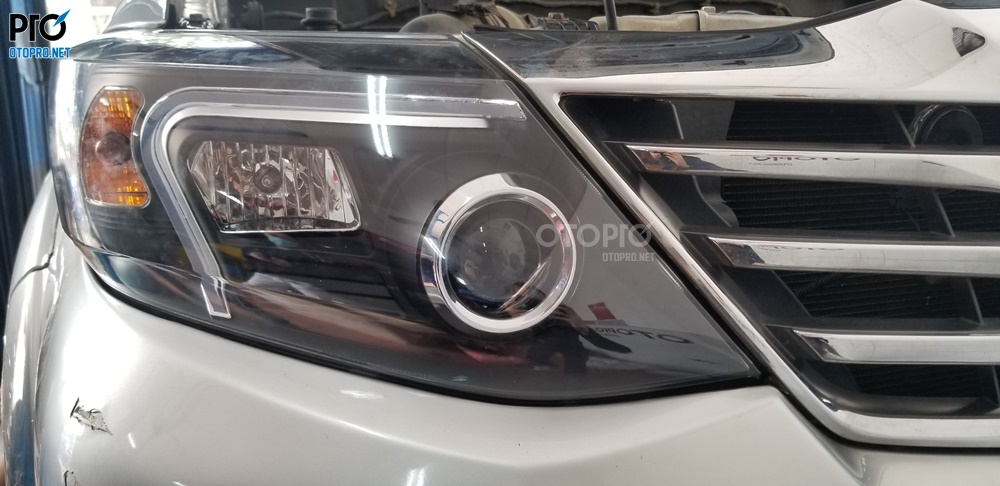 Độ đèn Toyota Fortuner 2013 với đèn pha độ full LED nguyên bộ