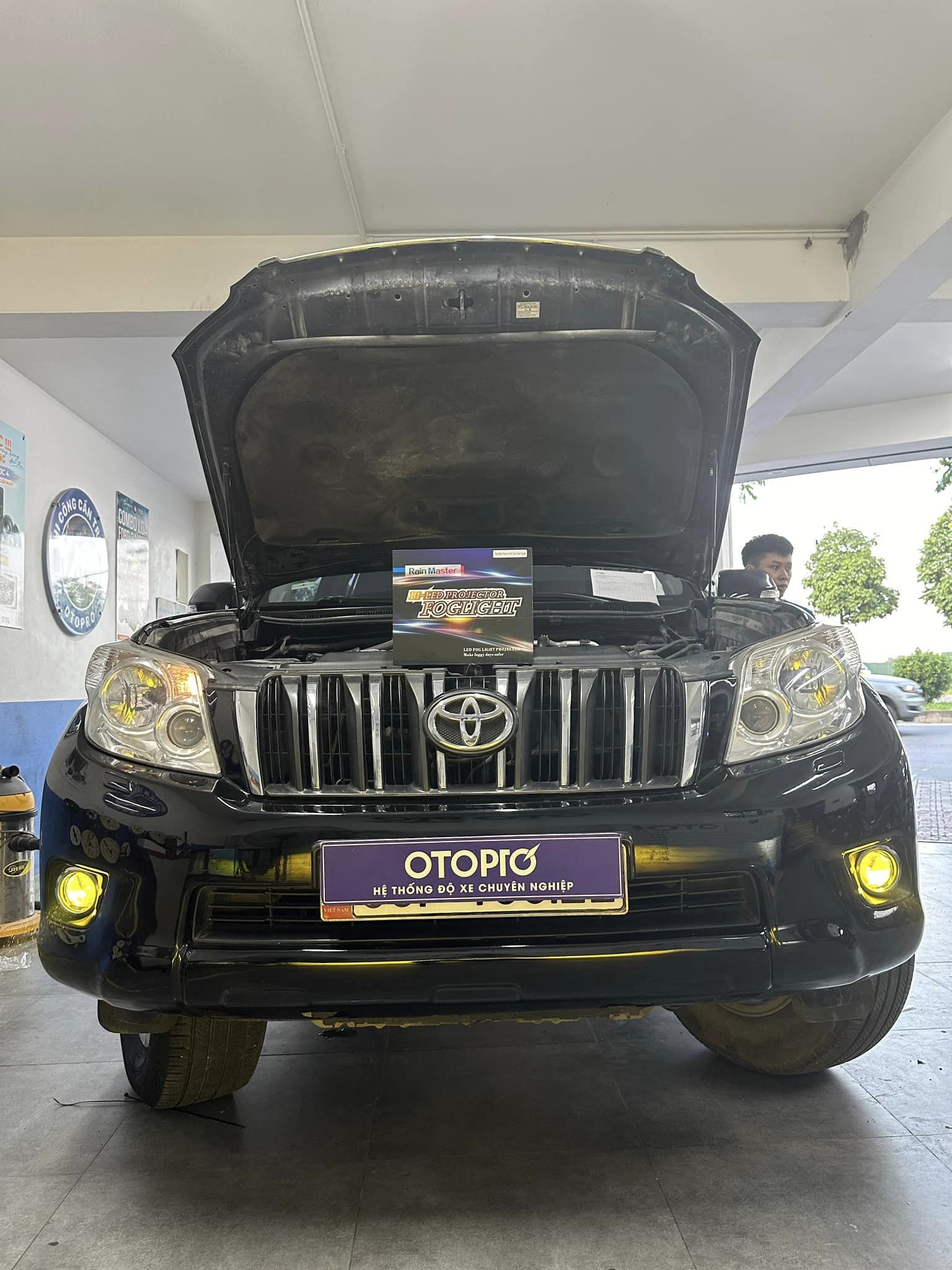 Toyota Prado 2010 với bi gầm 3 màu Rainmaster 