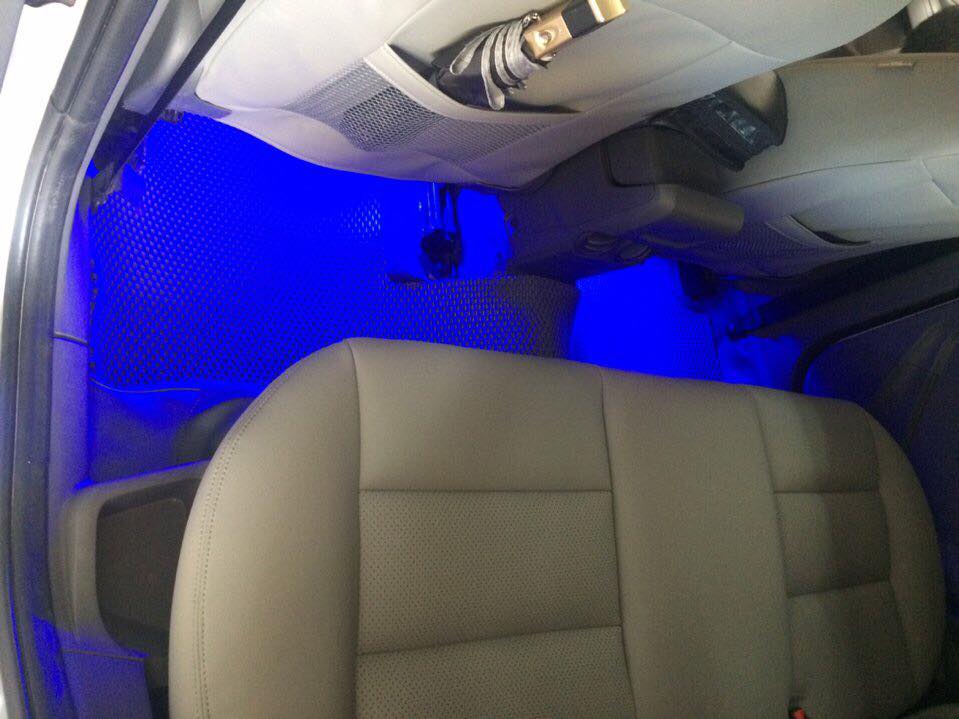Đèn LED soi gầm ghế cho xe Ford Focus