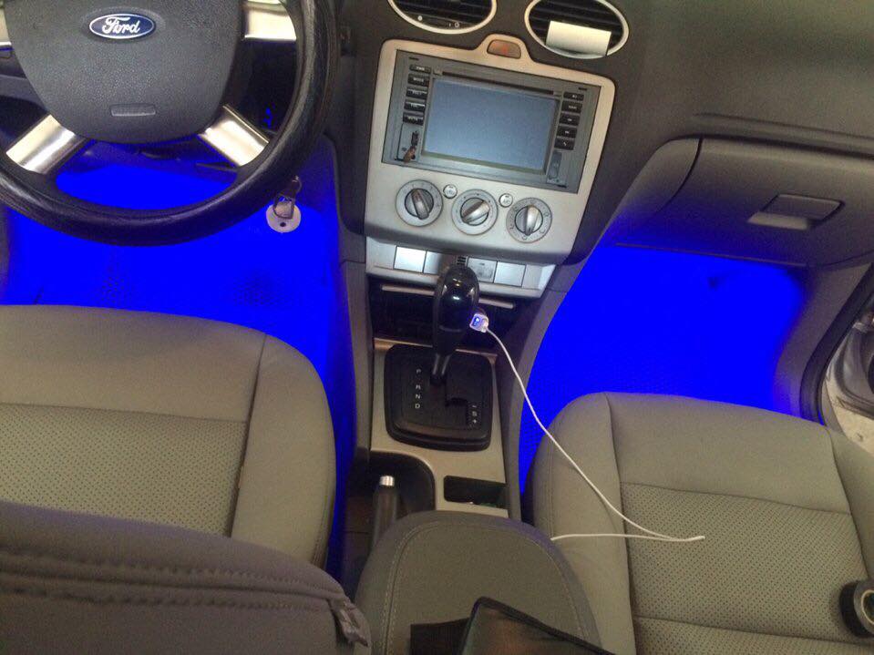 Đèn LED soi gầm ghế cho xe Ford Focus