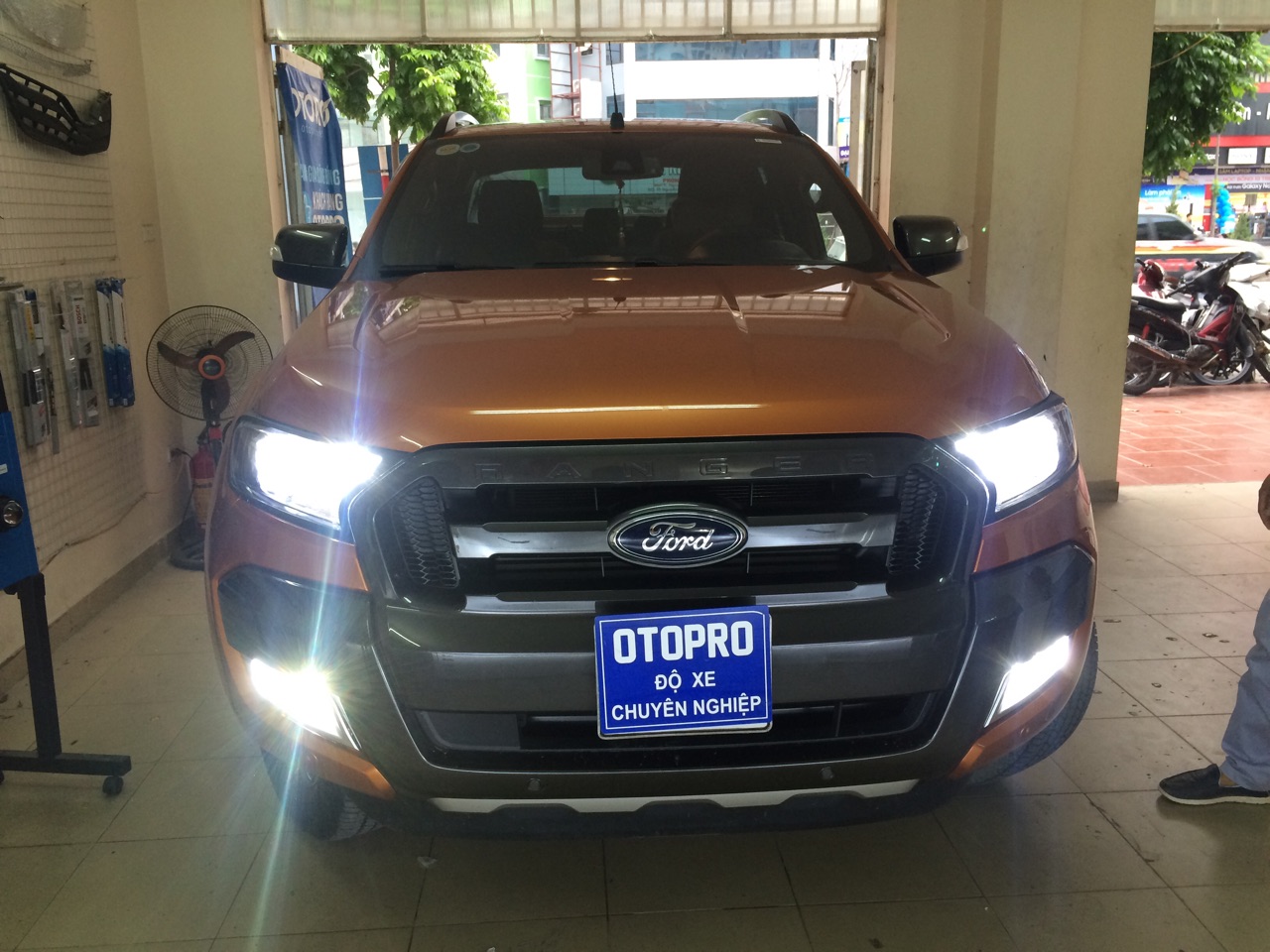 Ford Ranger độ bóng xenon Osram, LED A8, Xenon
