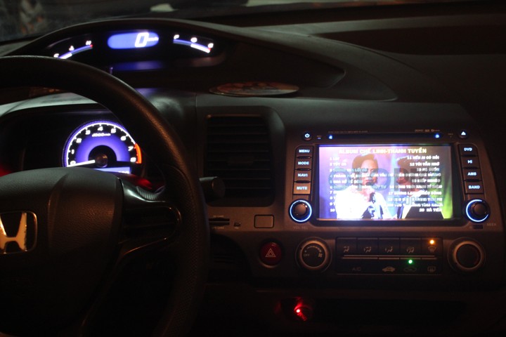 Đầu DVD có màn hình Chtechi theo xe Honda Civic