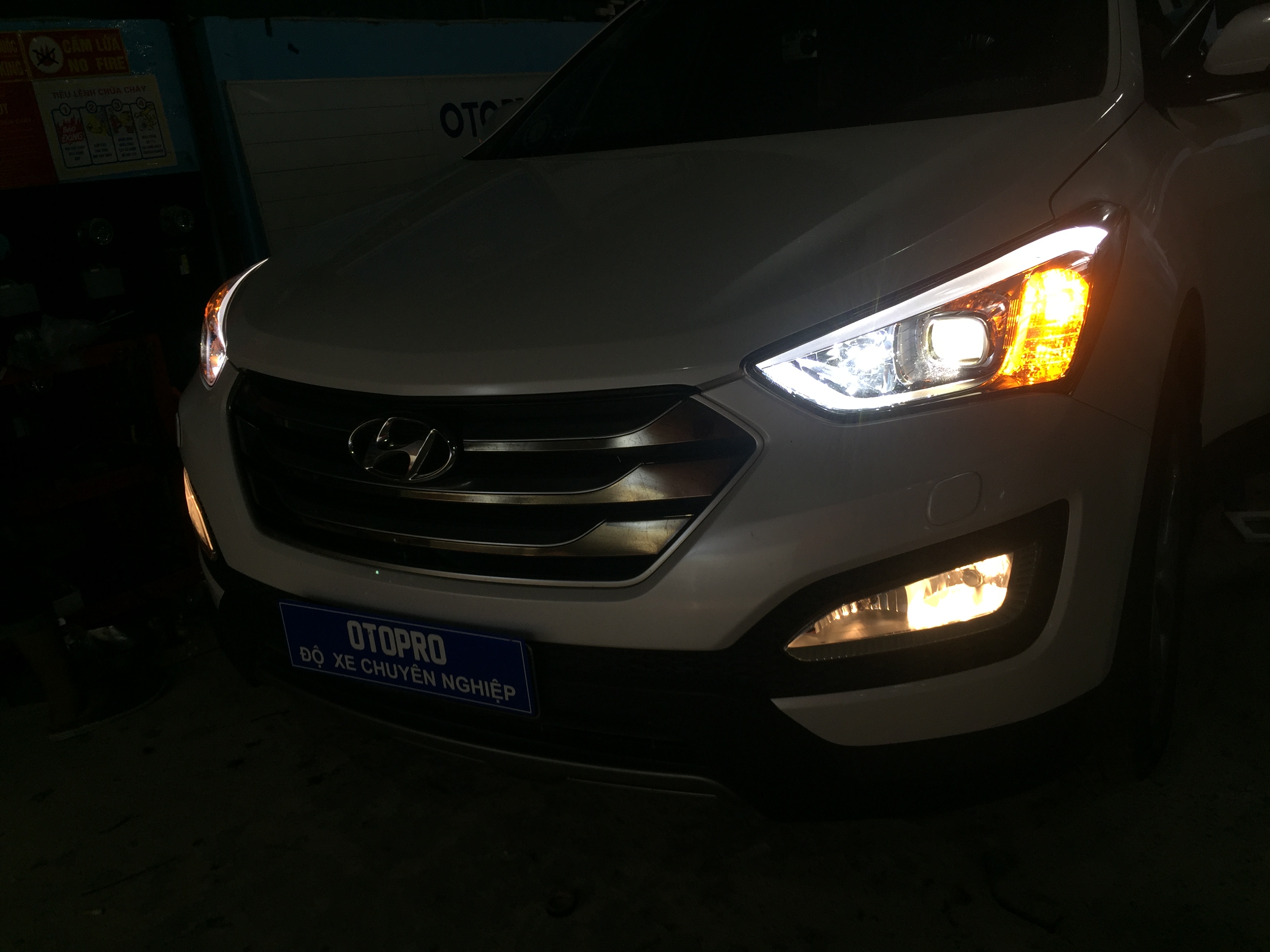 Hyundai Santafe 2015 Lắp Led Pha A8