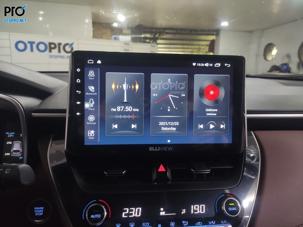 Màn hình android tích hợp camera 360 Elliview U4 cho Toyota Cross 2020
