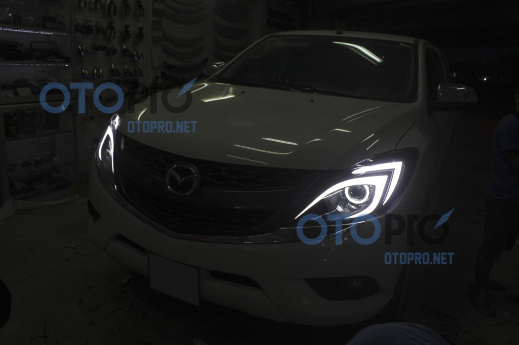 Độ đèn bi-xenon, LED mí, angel eyes 2 màu cho Mazda BT50