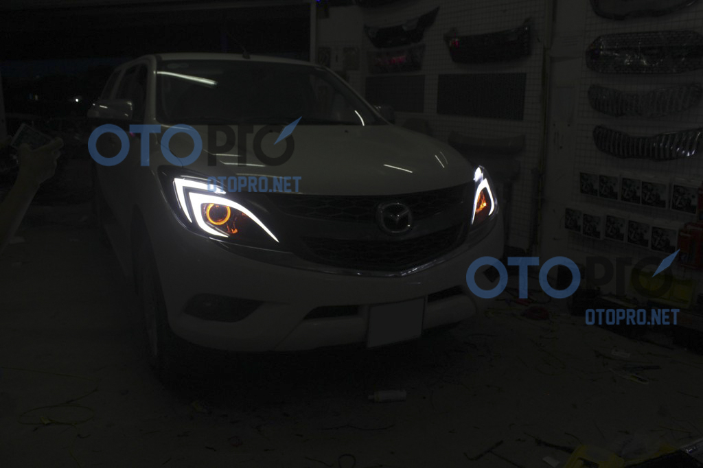 Độ đèn bi-xenon, LED mí, angel eyes 2 màu cho Mazda BT50