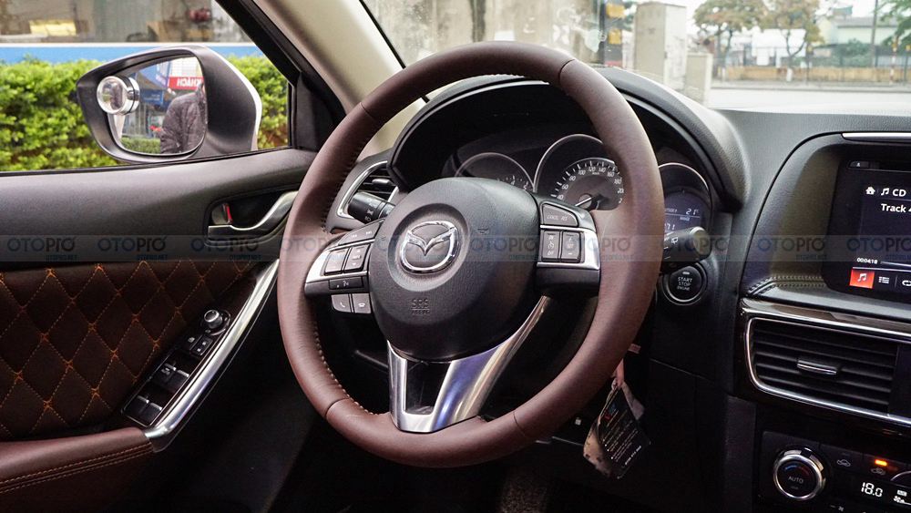 Mazda CX-5 bọc da ghế, trần, cửa và vô-lăng