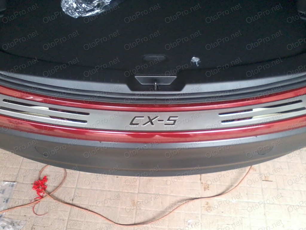 Nẹp chống xước cốp sau bên ngoài cho xe Mazda CX 5