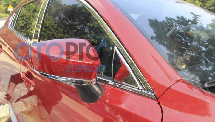 Ốp viền cổ gương chiếu hậu mạ crôm xe Mazda 3 2015