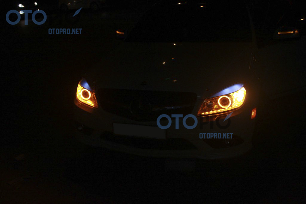 Độ dải LED mí thuỷ tinh chạy, angel eyes LED xe Mercedes C350