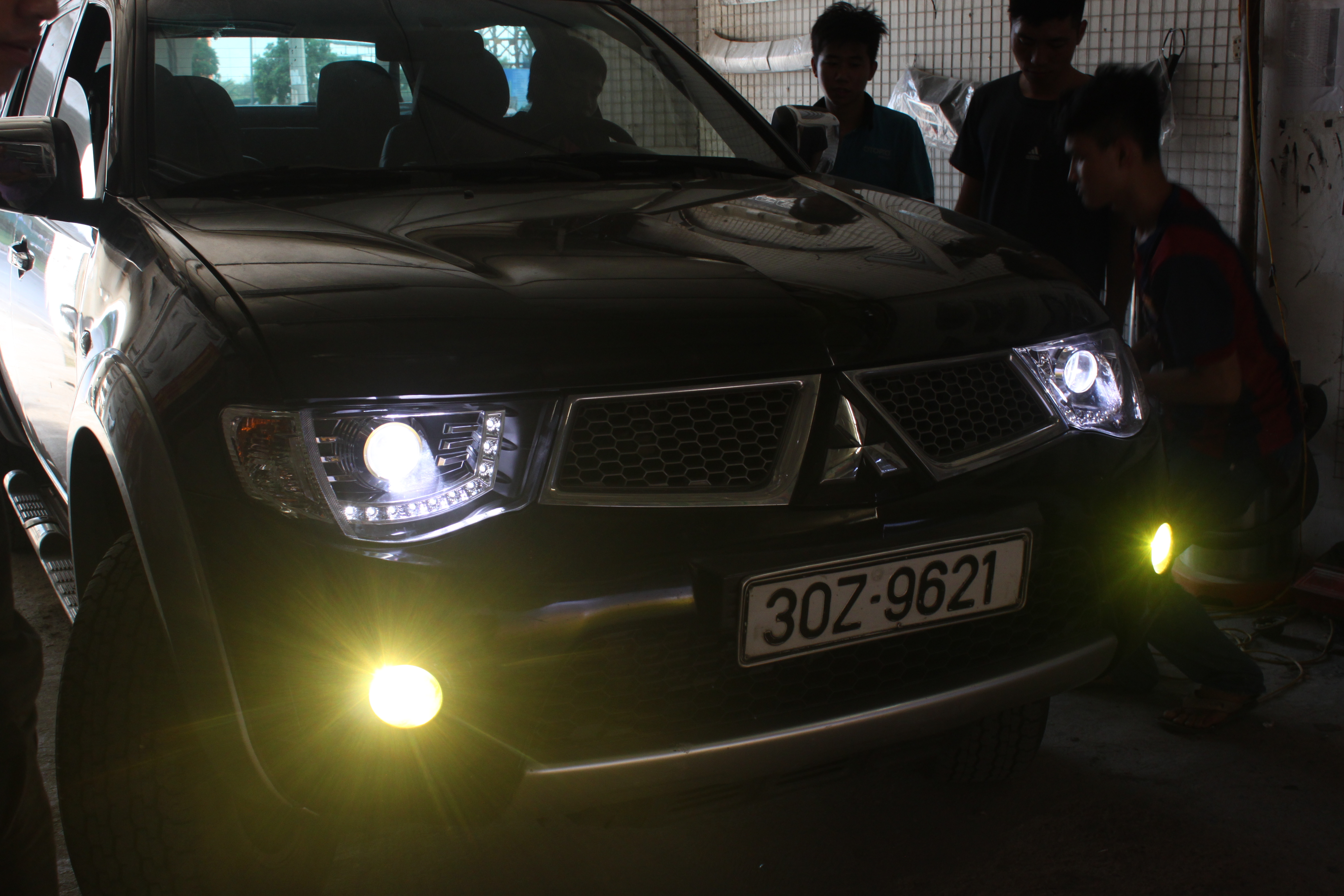 Đèn pha độ led nguyên bộ cho xe Mitsubishi Triton