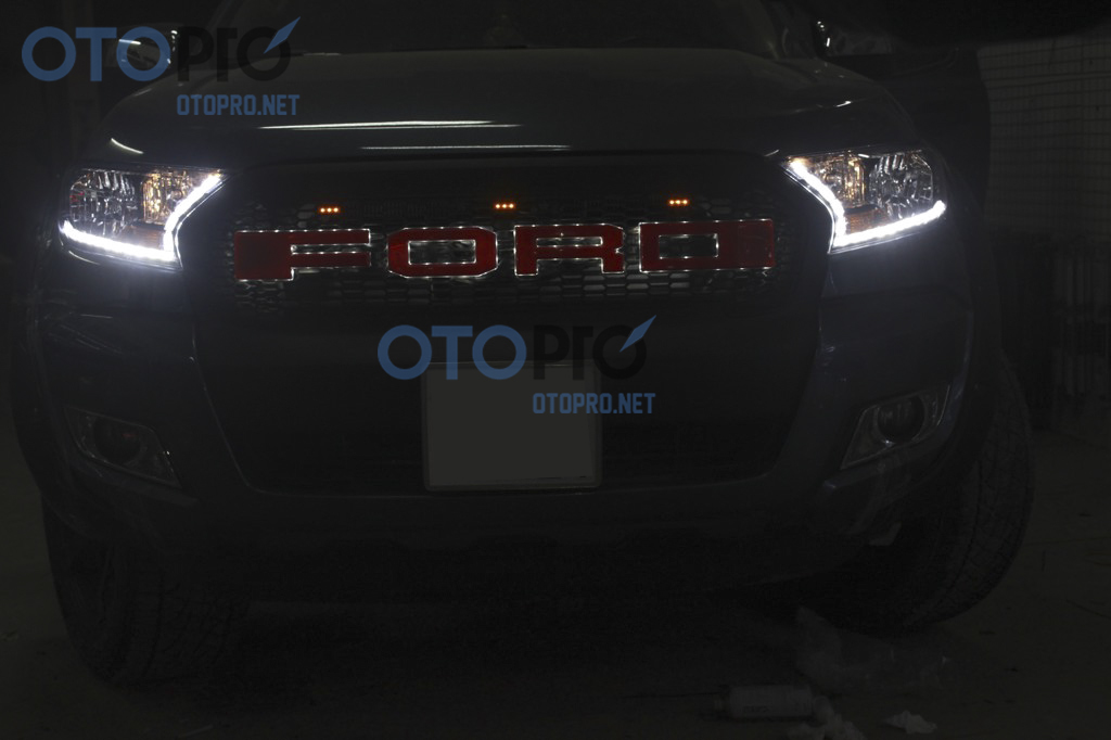 Độ dải LED mí thuỷ tinh chạy cho xe Ranger 2016
