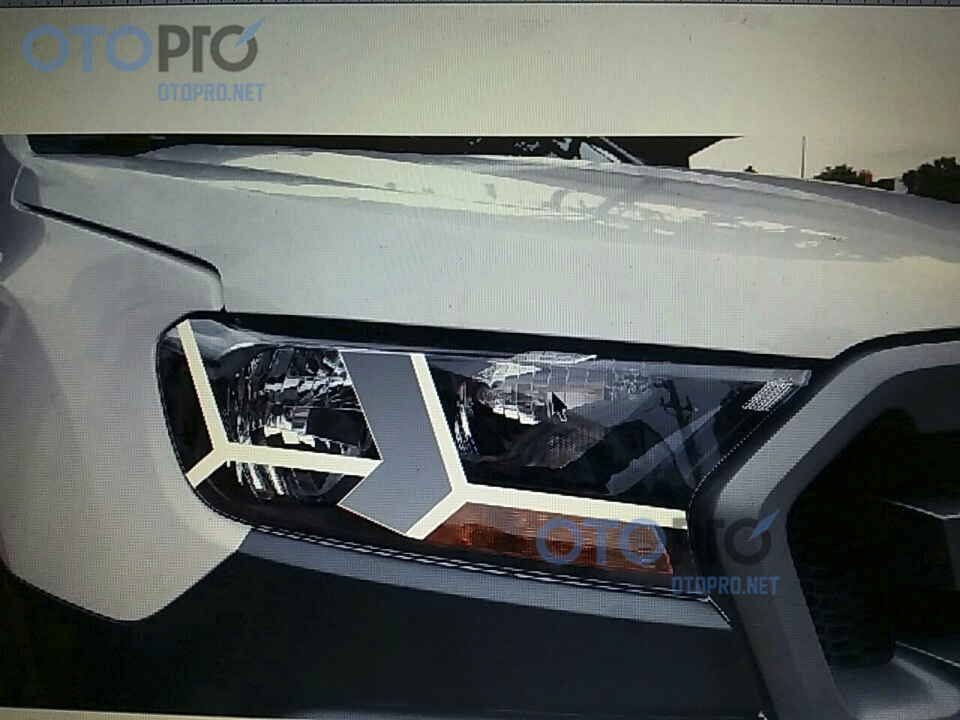 Độ đèn LED mí khối cho xe Ford Ranger 2016 mẫu Lamborghini