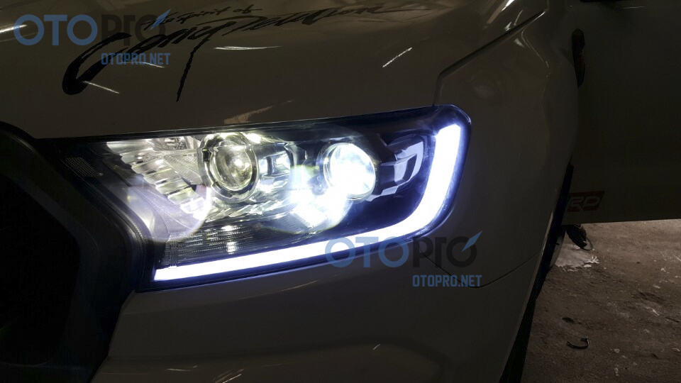 Ford Ranger Wildtrak 2016 độ bi xenon pha, LED mí khối
