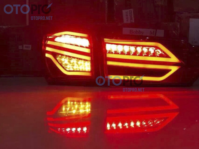 Đèn hậu độ LED nguyên bộ xe Altis 2014-2016 mẫu Mercedes