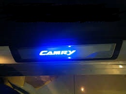 Nẹp bước chân có đèn thay thế chính hãng cho Camry 2013