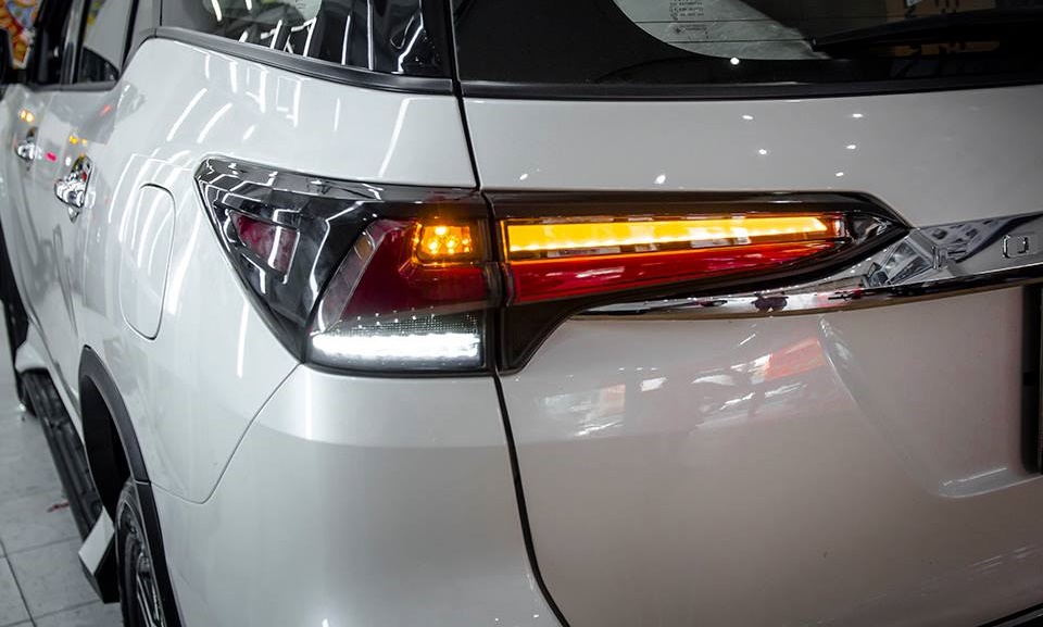 Đèn hậu LED mẫu Lexus cho Toyota Fortuner 2017 – 2018