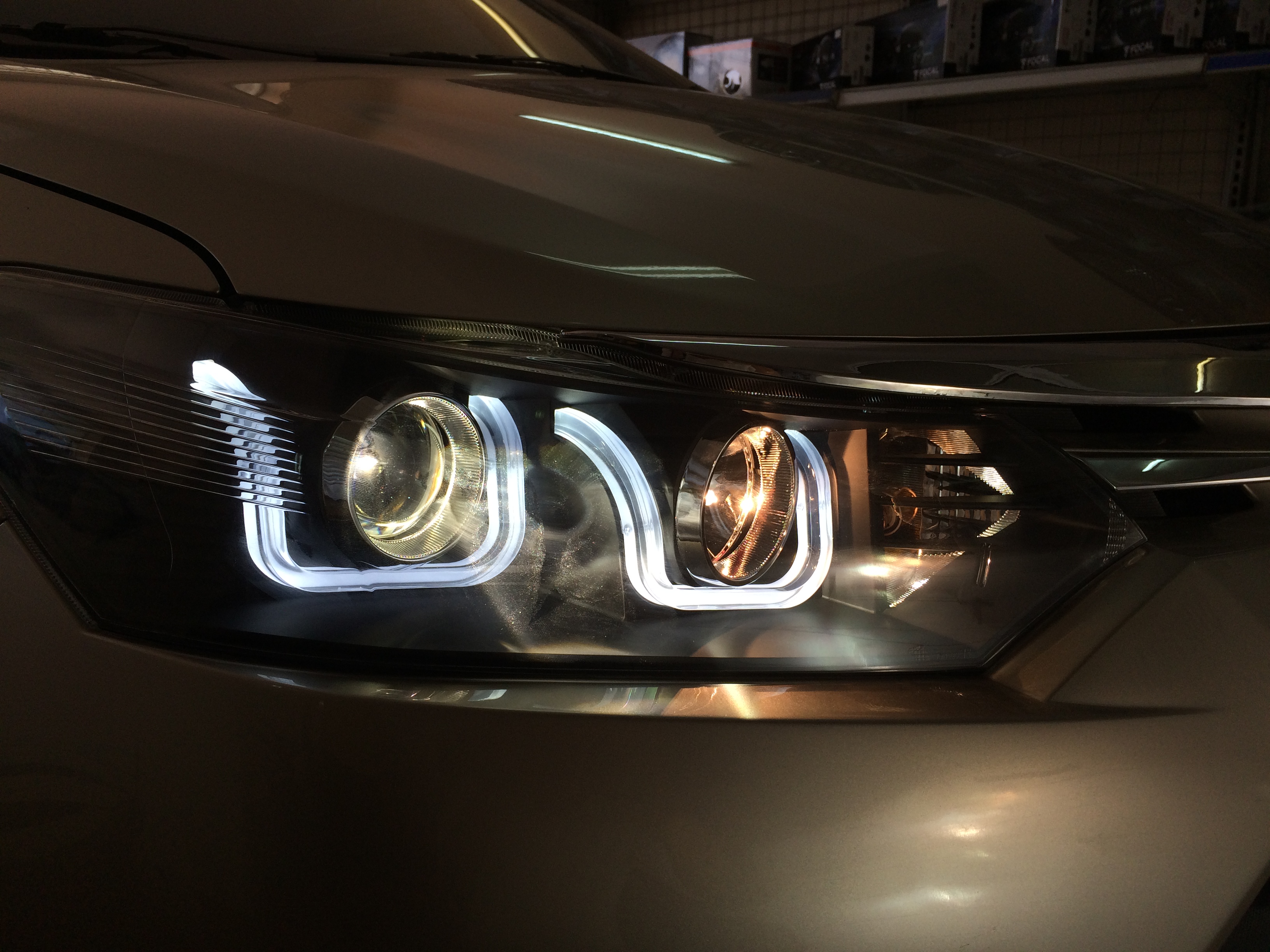 Toyota Vios Độ  Đèn Pha Mẫu BMW